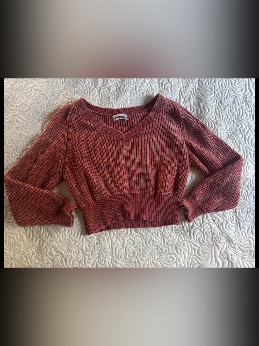 Urban Outfitters Rose Pink Velvet Chenille Cropped V-Neck Sweater S